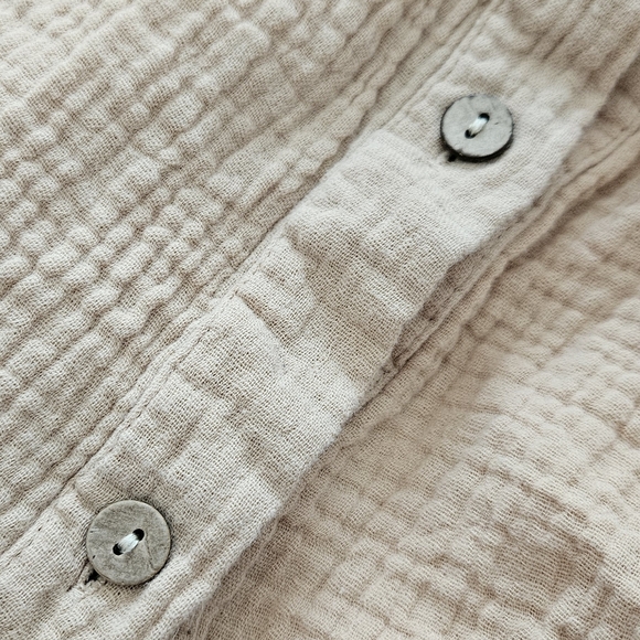 ❤️3/$12 100% Cotton Tan Button-Up Shirt - Picture 7 of 7